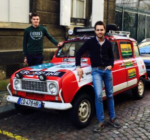 Bureau vallée soutient Alban et Antoine durant le 4L trophy