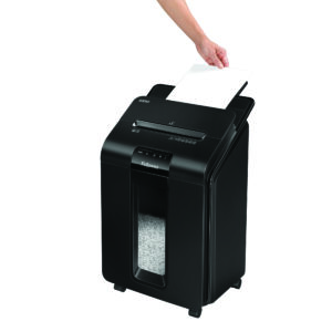 Fellowes présente le destructeur AutoMax 100M 1 100M-SelfFeeding_083118