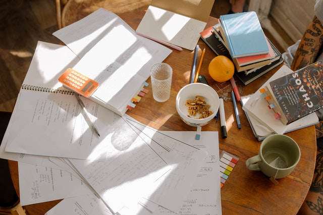 Comment couvrir des manuels scolaires ?