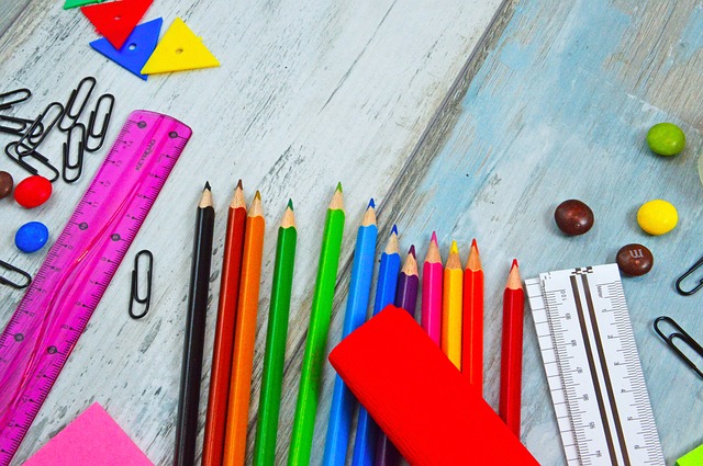 Votre enfant entre au collège? Pas de panique, on s&rsquo;occupe de la liste des fournitures scolaires de 6eme