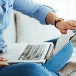 Nettoyer un écran d&rsquo;ordinateur portable : nos astuces et conseils