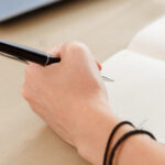 Comment bien tenir son stylo ?
