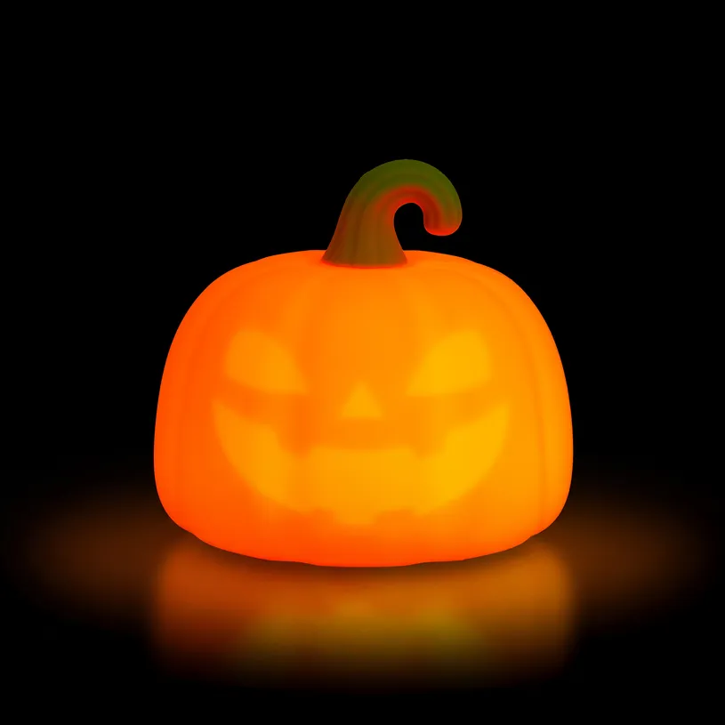 Halloween chez Bureau Vallée : déco, papeterie et accessoires monstres pour le bureau et la maison ! 4 Legami - Lumière LED Rechargeable en Silicone Pumpkin - Halloween